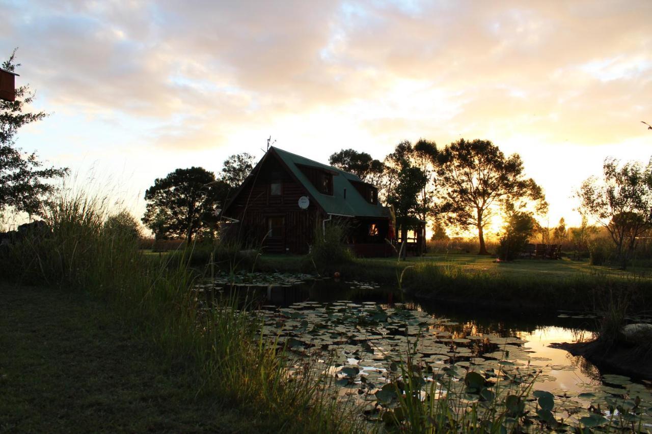 A Log Home At Buffalo Creek Swellendam Exterior foto